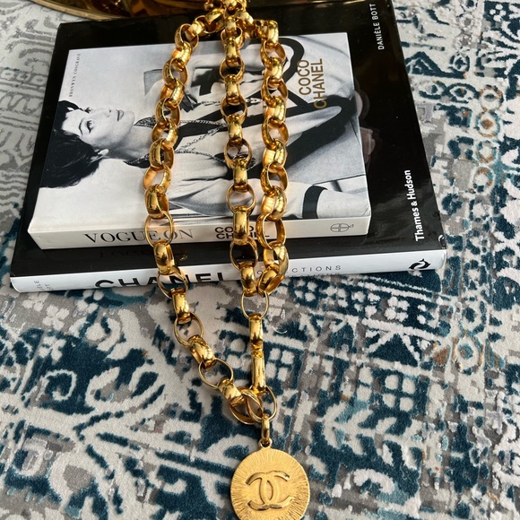 VINTAGE CHANEL BELT - Picture 2 of 12